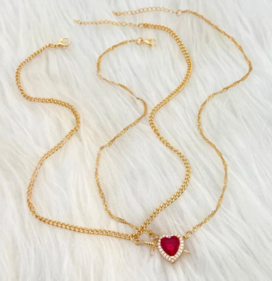 Collar Corazón Espada Elegante